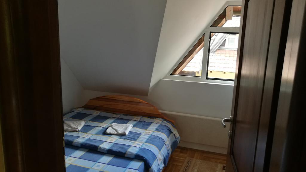 Apartmani Kris ซลาตีบอร์ ภายนอก รูปภาพ